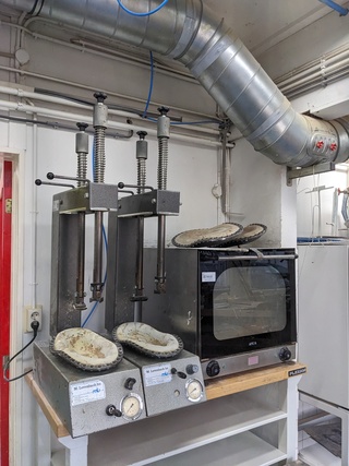 2x Orthopedische pers met oven en werkbank Brockfieper, 540 P4, bouwja