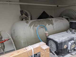 Compressor met vacuümpomp