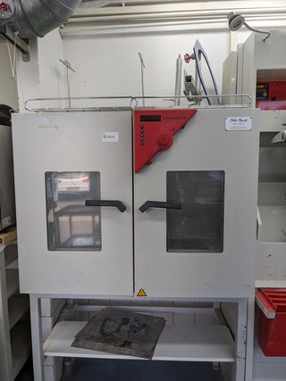 Droogoven op onderstel Binder, FD240