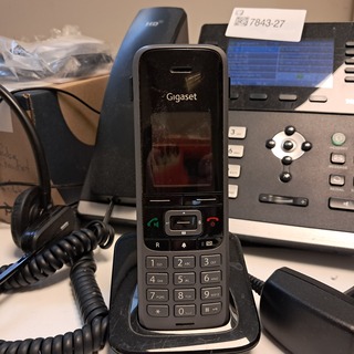 2x Telefoon met 1x headset o.a. Yealink