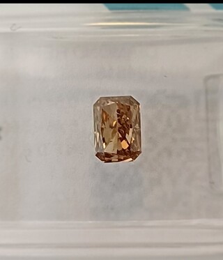 Diamant – 0,54ct ( IGI gecertificeerd ), S1 fancy deep brown