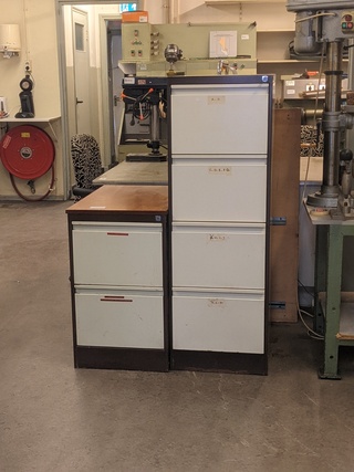 2x Werkplaats ladekast met inhoud