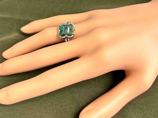 Ring met natuurlijke edelstenen en diamant