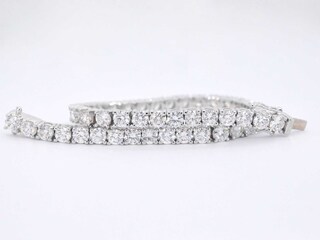 Witgouden armband met briljant geslepen diamanten 9.00 carat
