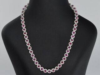 Witgouden collier volledig met witte diamanten en robijnen 15.00 carat