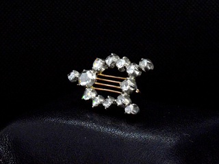 Antieke gouden harp broche met roos geslepen diamanten