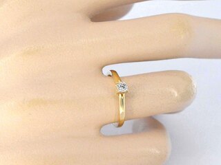Gouden solitair ring met een natuurlijke diamant