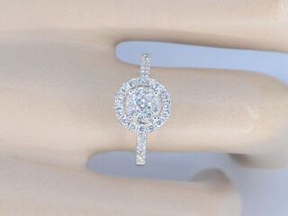Entourage ring met briljant geslepen diamant