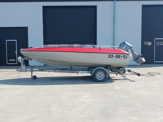 Motorboot, Inha, Buster L met YAMAHA 50 pk buitenboordmotor op trailer