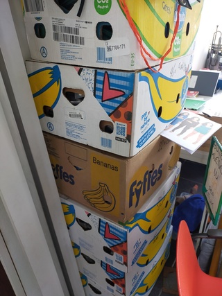 Partij nieuwe Dameskleding ( ca.210 x) Laurel