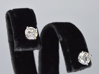 Witgouden diamanten oorbellen van 0.80 carat