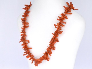 Bloedkoralenketting met gouden sluiting