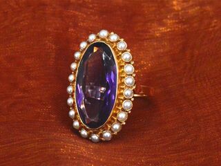 Gouden ring met amethist en orient parels