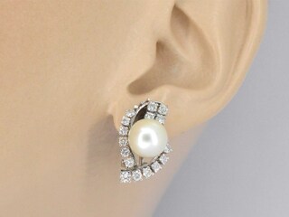 Gouden oorbellen met diamanten en parels
