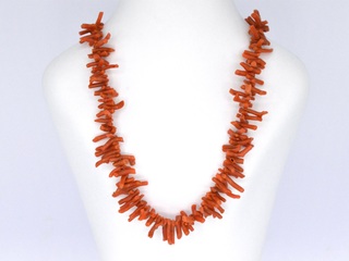 Bloedkoralenketting met gouden sluiting
