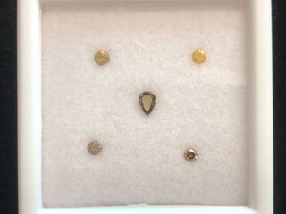 Diamant – 0.37 carat gekleurde diamanten (gecertificeerd)