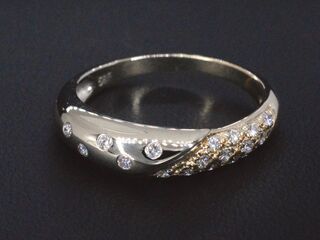 Gouden ring met briljant geslepen diamanten