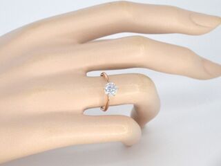 Rosegouden ring met een briljant geslepen diamant van 1.50 carat