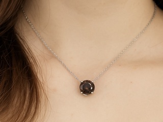 Witgouden solitair ketting met een cognac gekleurde diamant van 1.00 c