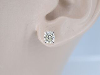 Witgouden diamanten oorbellen van 0.80 carat