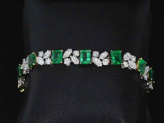 Gouden armband met diamanten en smaragden