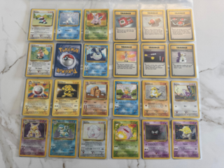 Zeldzame verzameling vintage Pokemon kaarten met o.a. 1999 Holo Chariz