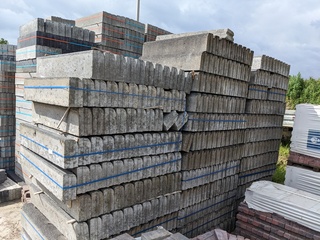 Ca. 400x grasbeton band 10×20 antra toplaag, opsluitbanden