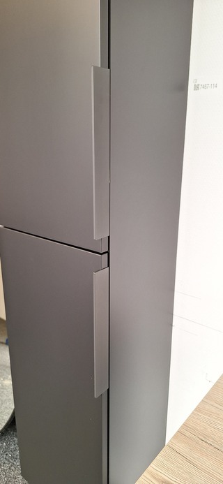 Hoge kast Thebalux, Beat, Nero