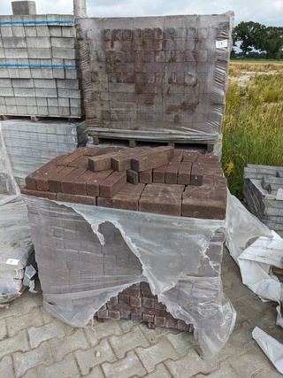 Ca. 30 m2 Dikformaat gebakken