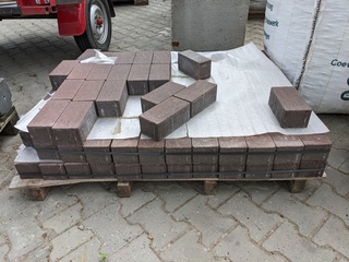 Ca. 3 m2 Betonklinkers bruin zonder facet