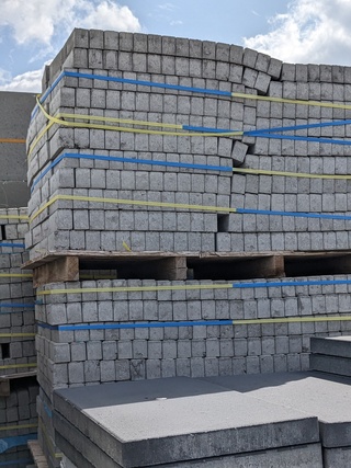 Ca. 140 m2 Waal formaat beton B-keus