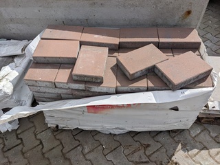 Ca. 7 m2 Betontegel tremico oud bont