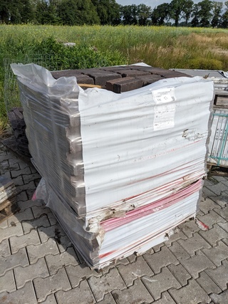 Ca. 15 m2 Donker gebakken stenen Wienerberger