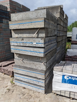 Ca. 400x grasbeton band 10×20 antra toplaag, opsluitbanden