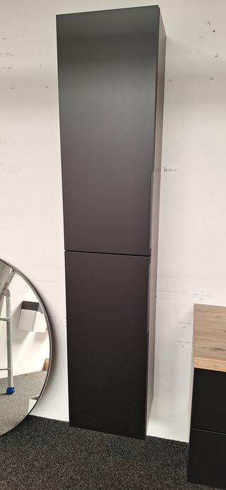 Hoge kast Thebalux, Beat, Nero