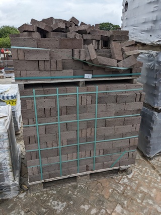 Ca.15 m2 Gebakken formaat Marone