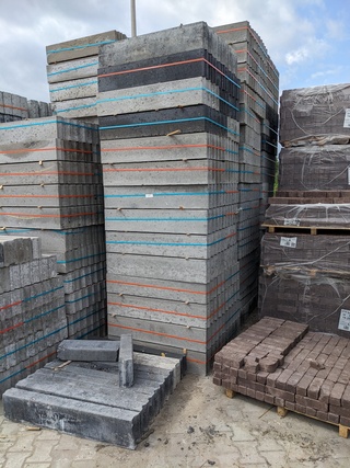 Ca. 470x Betonbanden Grijs
