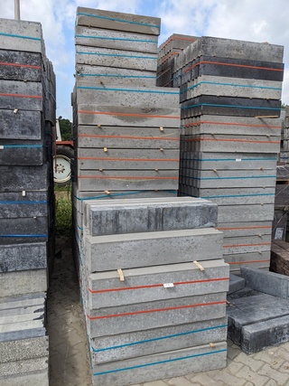 Ca. 400x Betonbanden Grijs