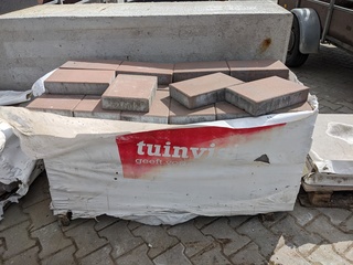 Ca. 7 m2 Betontegel tremico oud bont