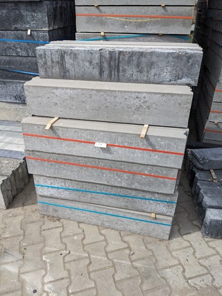 Ca. 400x Betonbanden Grijs