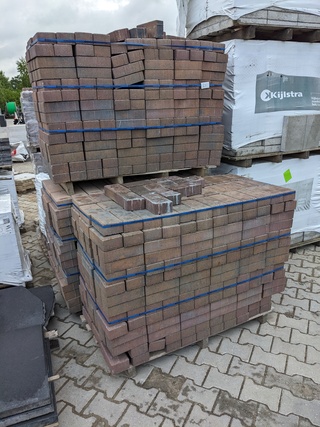 Ca. 60m2 Oud bruin betonklinker