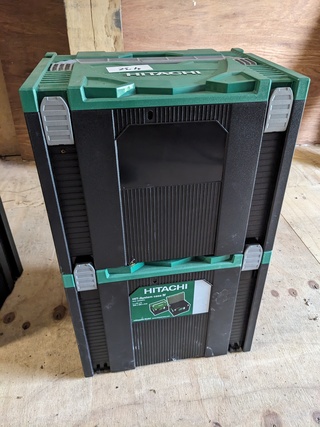 2x Hitachi opbergkisten