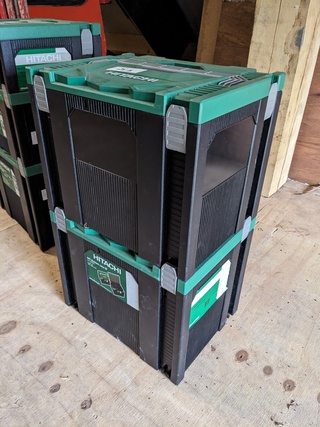 2x Hitachi opbergkisten