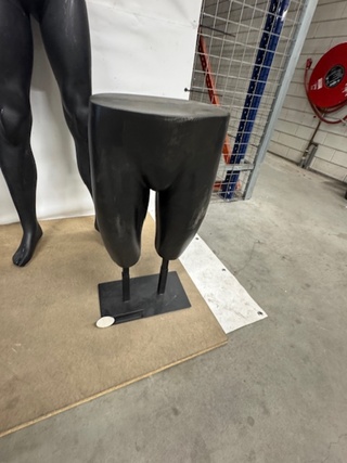 Etalagepop en diverse onderdele zwart
