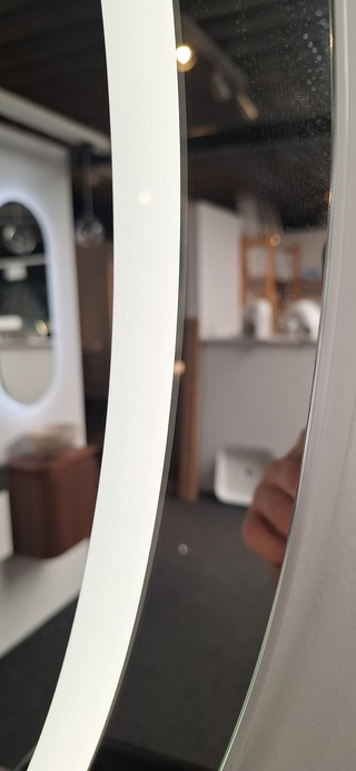 Ledspiegel Thebalux, Luxe