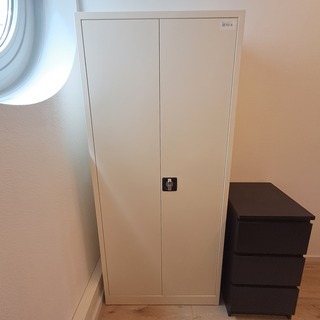 Kantoorkast met inhoud en ladeblok
