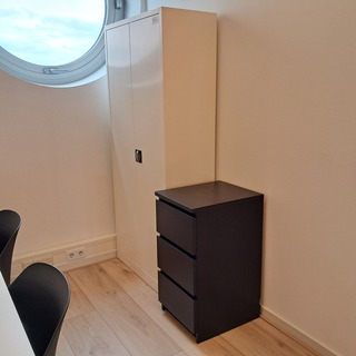 Kantoorkast met inhoud en ladeblok
