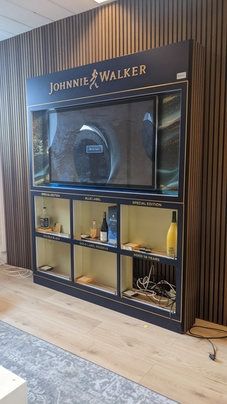 Wandmeubel “Johnnie Walker” met beeldscherm