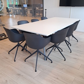 Vergadertafel met 8x kuipstoel
