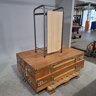 2x Houten transportkist en 1x lessenaar